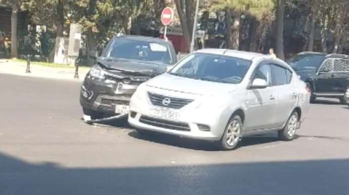 Azadlıqda "Kia" və "Nissan" toqquşdu  - FOTO