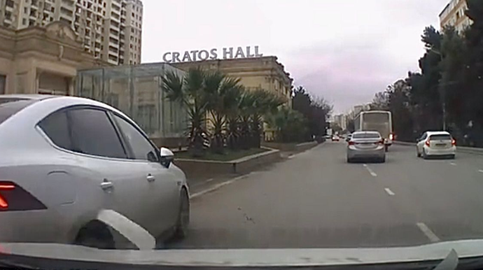 Zolağa baxmadan manevr edən sürücü qəza törətdi    - ANBAAN VİDEO