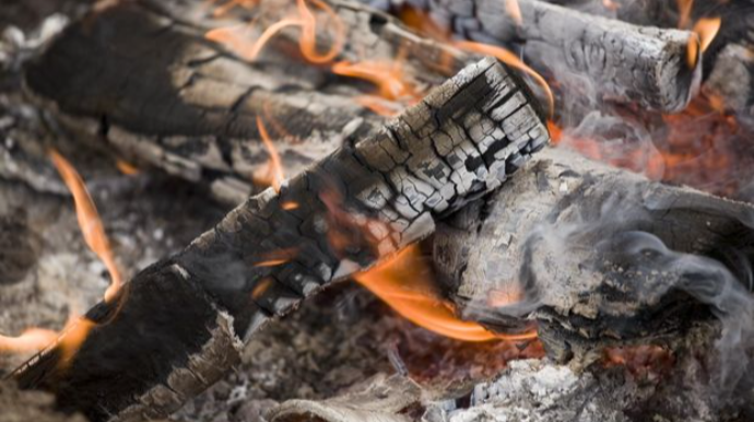 Neftçalada qadın ərini öldürüb, meyitini yandırdı - TƏFƏRRÜAT 