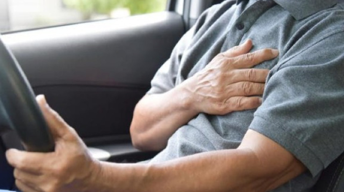 Sürücünün ürəyi tutdu, sükan arxasında öldü 