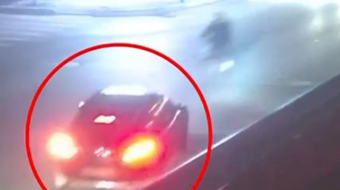 Öz yoluyla gedən motosiklet sürücüsünü maşın vurub öldürdü - REAL VİDEO