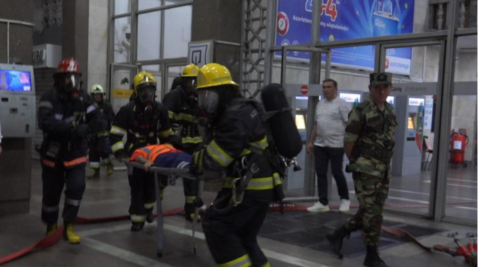 Metroda təlim:  Şərti yanğın söndürüldü, “zərərçəkmişlər” təxliyə olundu   - FOTO - VİDEO