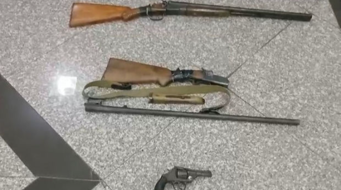 Oğuzda çay sahilində tapança aşkar edilib - VİDEO 