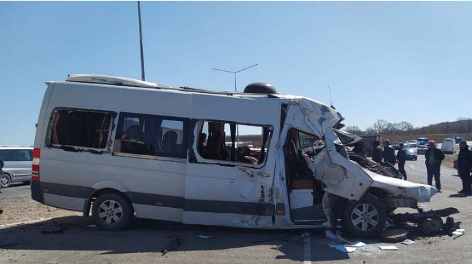 В Агстафе столкнулись микроавтобус и грузовик, есть погибший  - ФОТО