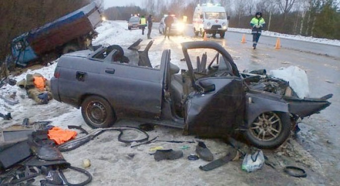 “M5”də dörd nəqliyyat vasitəsi toqquşdu: 4 ölü, 4 yaralı - FOTO