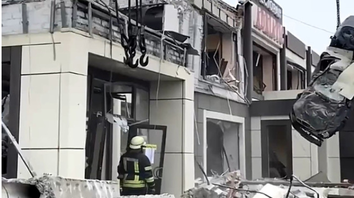 Ukraynada çörək sexinə raket düşdü: 28 nəfər həlak oldu 