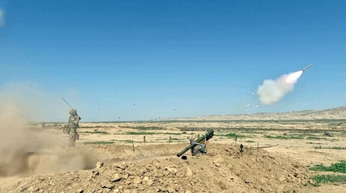 Hava hücumundan müdafiə bölmələri ilə döyüş atışlı taktiki təlim keçirilib  - VİDEO