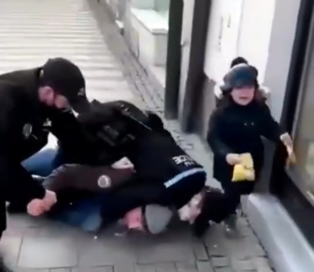 Polis maska taxmayan kişini uşağının gözü qarşısında həbs etdi - VİDEO
