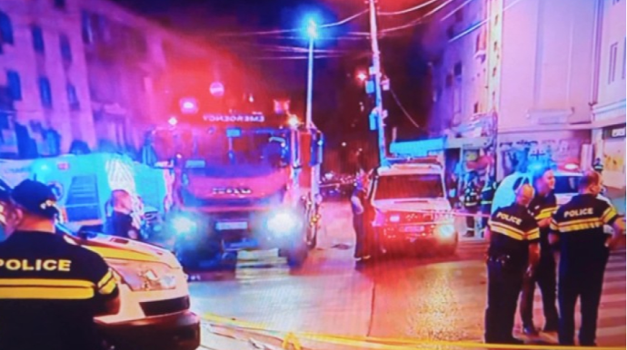 “Vağzal meydanı”nda bina uçub, ölən var