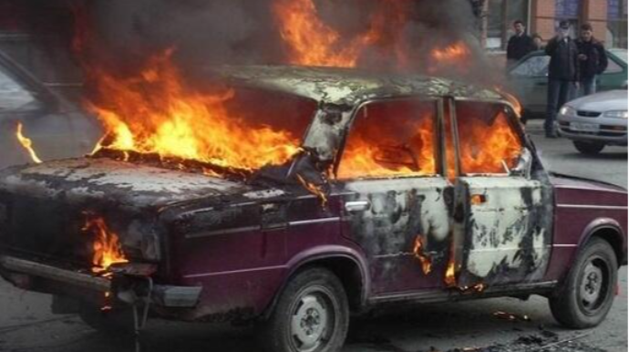 Ağcabədidə “VAZ” yanıb