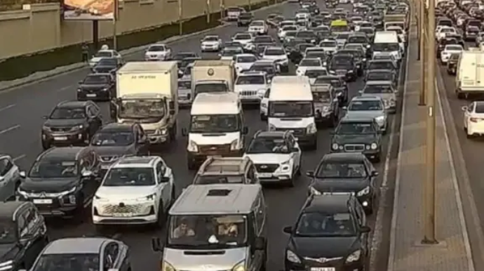 Bakıda bu yollarda sıxlıq var - SİYAHI 