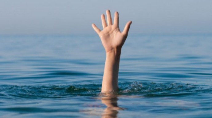 Bakı bulvarında 48 yaşlı kişi özünü dənizə atdı 