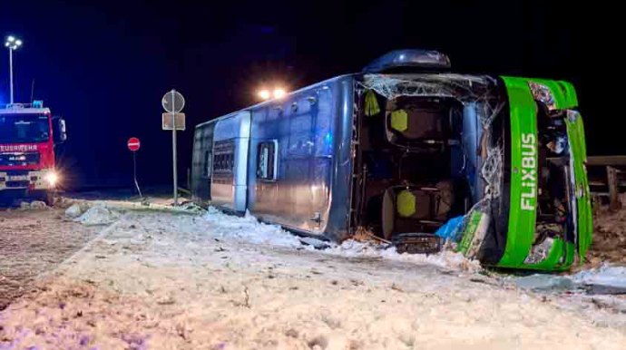 Avtobus qəzaya uğradı – 2 ölü, 10 yaralı 