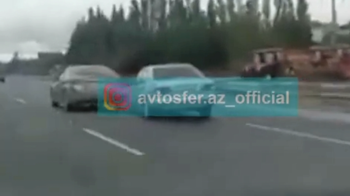 Bakı-Sumqayıt yolunda 5 maşını qəsdən vurdu:  Saray postunda aşdı  - VİDEO