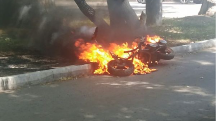 Bakıda moped yanıb