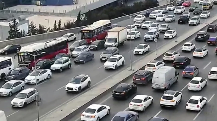 Paytaxtda 20 istiqamət üzrə küçələrdə tıxac var - SİYAHI 