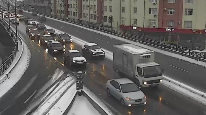 На некоторых улицах Баку наблюдаются заторы  - ФОТО