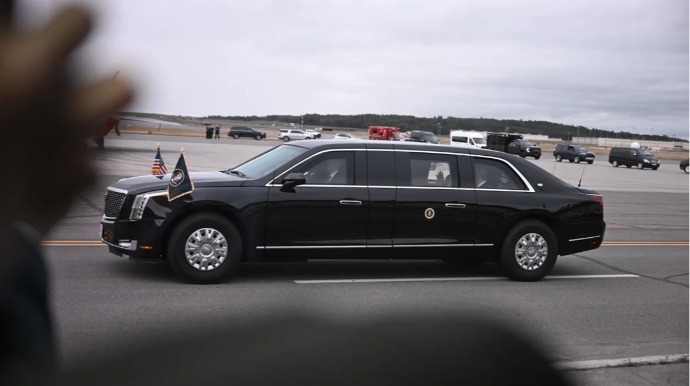 Putin ənənəsini pozaraq, Trampın xahişi ilə onun limuzininə keçdi