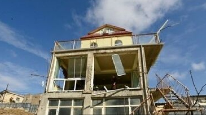 "Melissa Group" və qalmaqallı mülkün sahibi razılaşdı - Ev söküldü