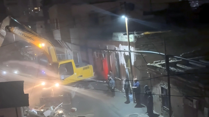 Paytaxtın bəzi mərkəzi küçələrində söküntü işlərinə başlanıldı - VİDEO 