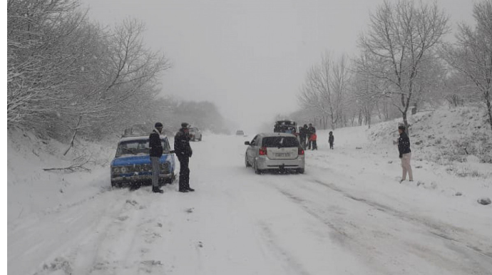 Azərbaycanda bəzi rayonlarda yollar buz bağlayacaq