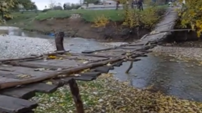 Qubada körpü qəzalı vəziyyətə düşüb  - VİDEO