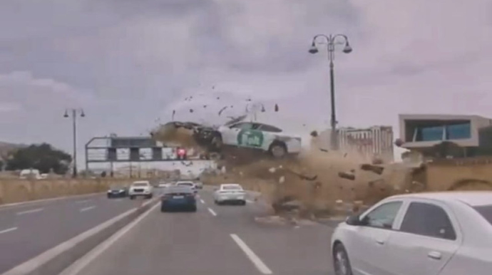 "Bir də gördüm ki, uçuram"  - Qəza törədən taksidəki qadın danışdı - VİDEO