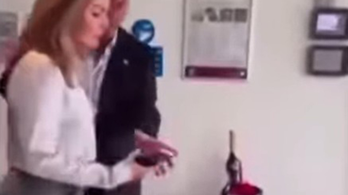 Arvadı ilə bu görüntüləri viral oldu - Hamı lağa qoydu - VİDEO    