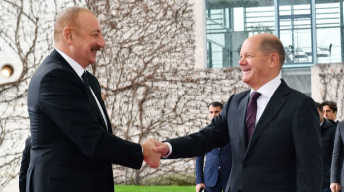 İlham Əliyev Berlində Olaf Şoltsla təkbətək görüşdü  - FOTO