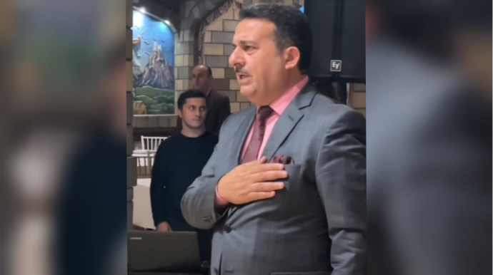 Toyda bıçaqlanan tanınmış tamada himni səhv oxudu  - VİDEO