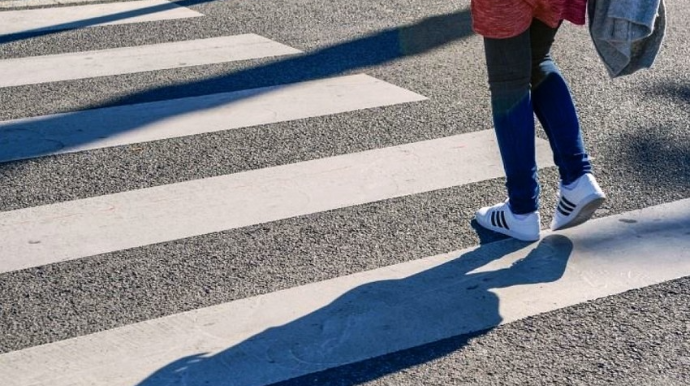 Yasamalda gənc qızı avtomobil vurdu