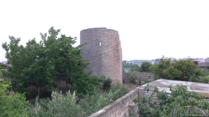 Bakıda tarixi qalanın ərazisini kim zəbt edib? - FOTO