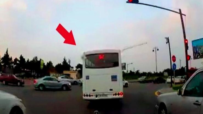Bakıda avtobus sürücüsü qadına "söz atdı"  - Bacım belə geyinmir - FOTO