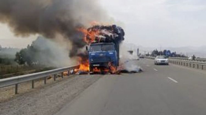 Gədəbəydə yük maşını yanıb