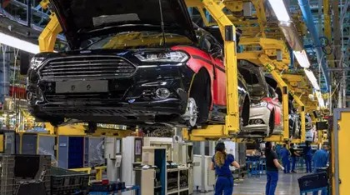 “Ford”un  sahibi Çin avtomobilini sökdürdü, indi isə yata bilmir  