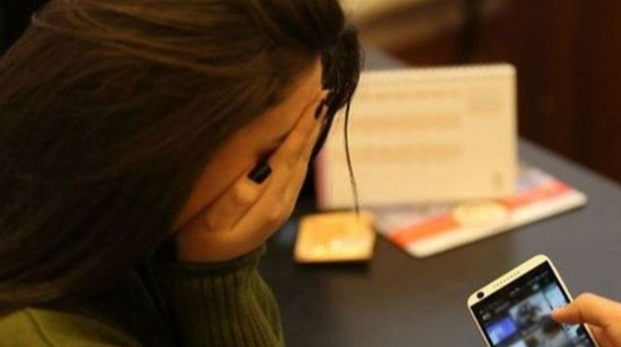 Qadını şəkilləri ilə şantaj edən şəxs saxlanıldı 