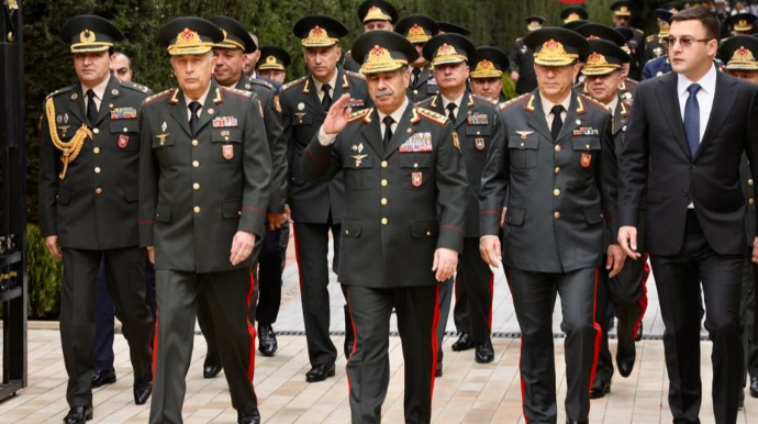 Dövlət rəsmiləri Heydər Əliyevin məzarını ziyarət edir - FOTOLAR 