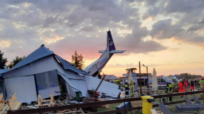 Polşada təyyarə qəzasında 5 nəfər ölüb, 10 nəfər yaralanıb - FOTO 