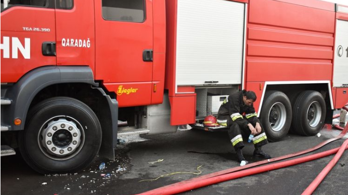 Şamaxıda iki qonşunun evi yanıb