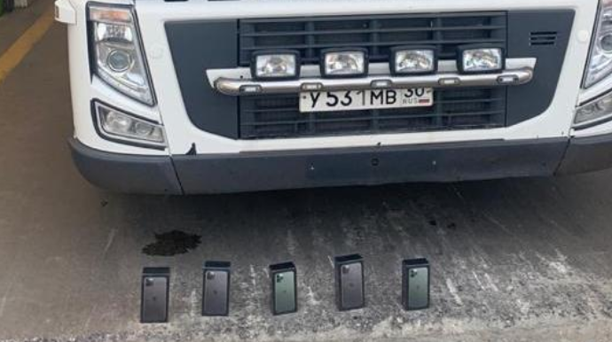 Yük avtomobillərindən qanunsuz mobil telefonlar və dərman preparatları aşkarlanıb - FOTO 