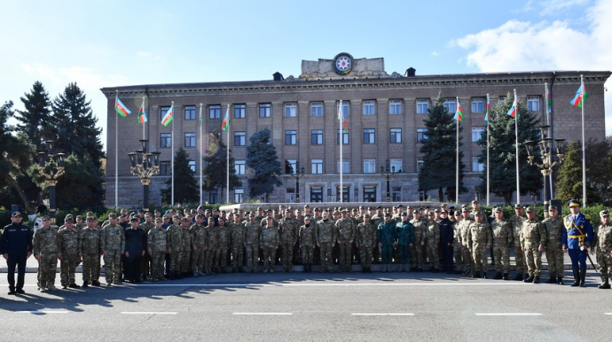 Ali Baş Komandan İlham Əliyev Xankəndidə hərbçilərlə görüşüb 