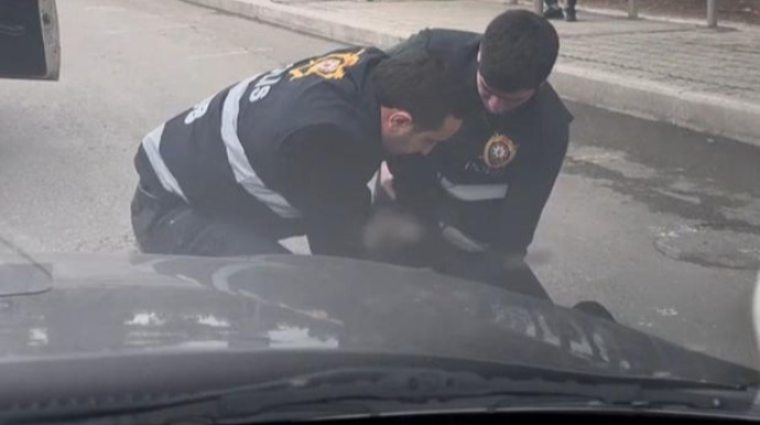 Gəncədə narkotik satmaqda şübhəli bilinən şəxslər saxlanılıblar  - VİDEO - FOTO