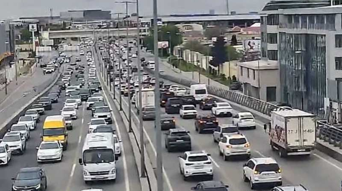 Paytaxtın 18 küçəsində sıxlıq müşahidə olunur - SİYAHI 