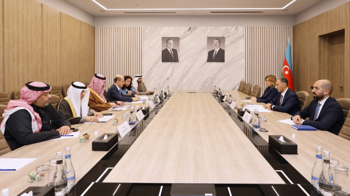 Nazir ərəb ölkələrinin aparıcı inkişaf fondlarının nümayəndələri ilə görüşdü 