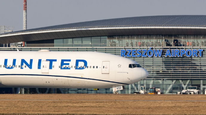 Polşa iki hava limanını bağladı