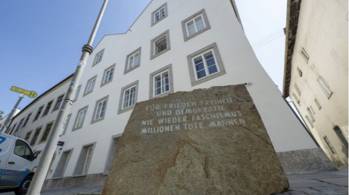 Hitlerin doğulduğu ev polis bölməsi oldu
