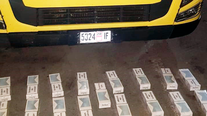 "Volvo"dan külli miqdarda qanusuz siqaret aşkarlanıb - FOTO