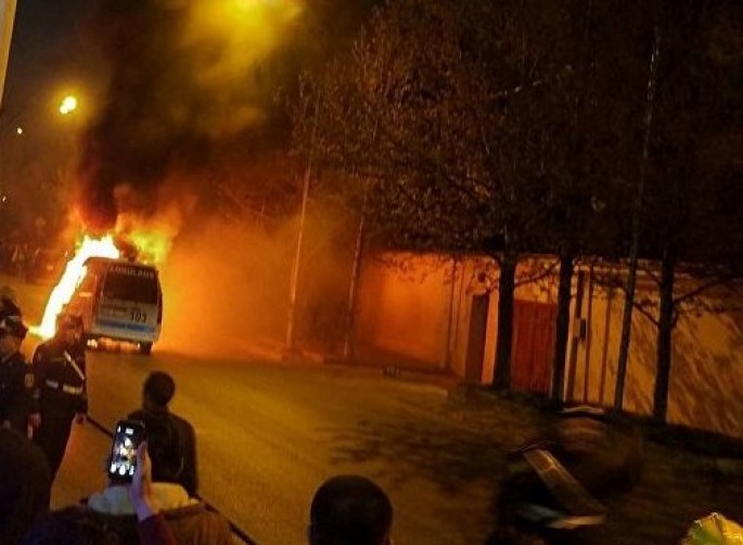 Bakıda təcili yardım maşını yandı - VİDEO
