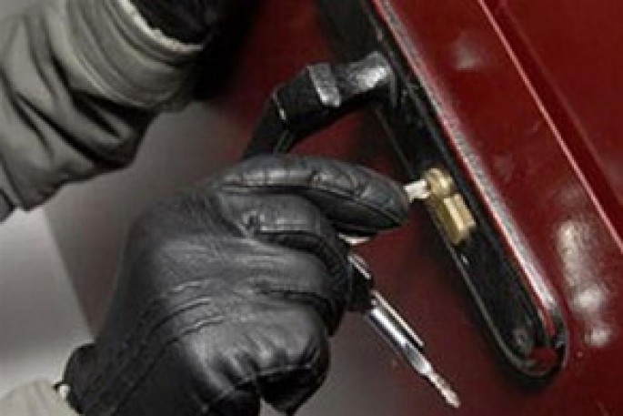 Bakı aeroportunda çanta oğurlandı - İçərisində 4000 avro