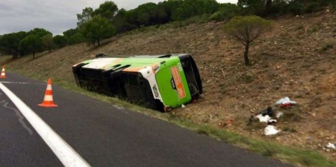 Sərnişin avtobusu xəndəyə düşdü: 1 ölü, 17 yaralı